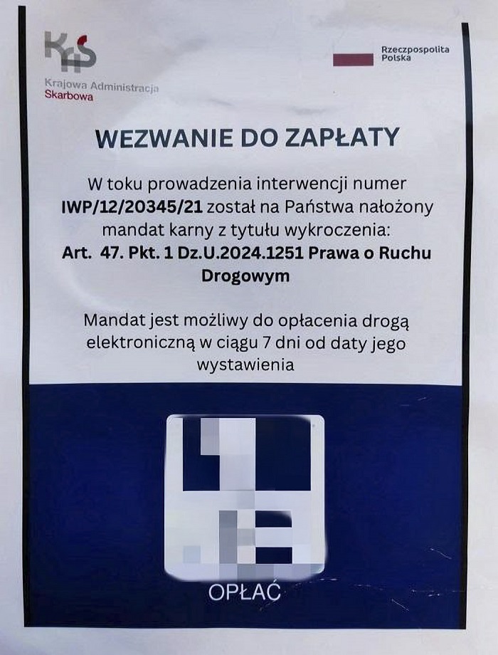 Zdjęcie przedstawia fałszywe wezwanie z kodem QR do zapłaty mandatu